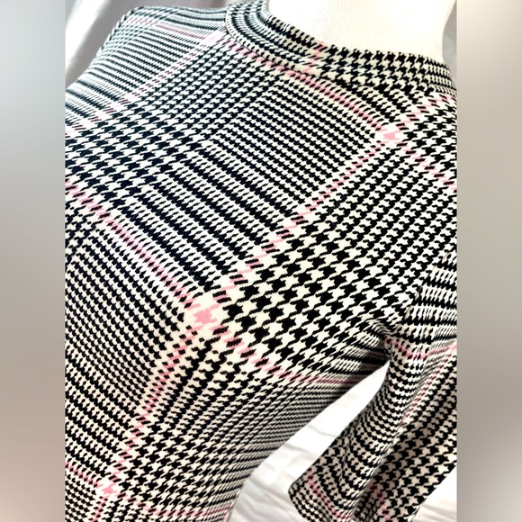WHBM Houndstooth Black White Pink Plaid Mock Neck Short Sleeve Top EUC Size XXS - Picture 5 of 8